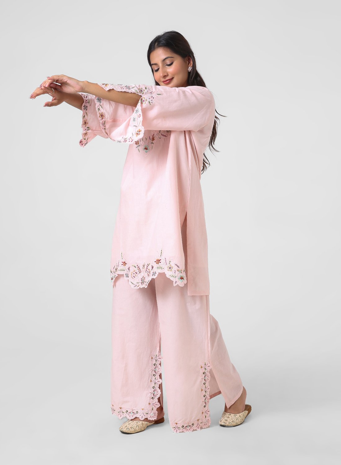 pink palazzo suit set, blush cotton kurta palazzo dupatta, women’s embroidered kurta set, scallop lace kurta, breathable summer ethnic wear, wide‑leg palazzo suit, pastel festive outfit, lightweight embellished dupatta.