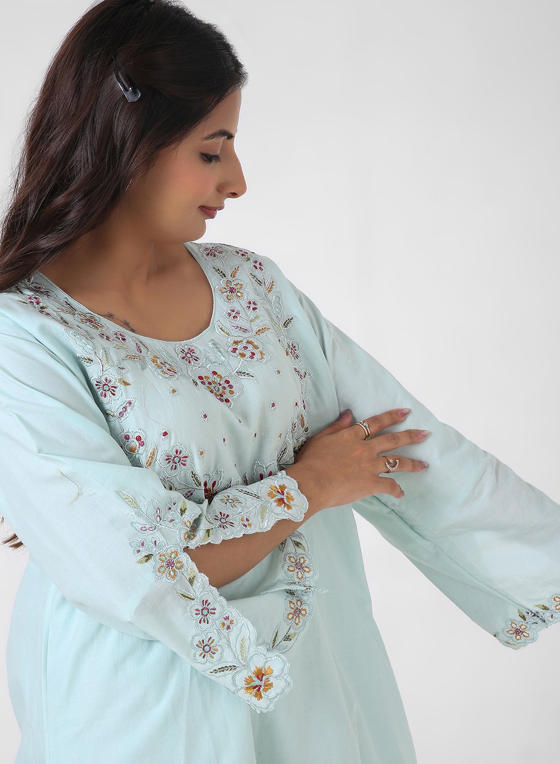 mint green palazzo suit set, cotton kurta palazzo dupatta, women’s embroidered kurta set, scallop lace kurta, breathable summer ethnic wear, wide‑leg palazzo suit, pastel festive outfit, lightweight embellished dupatta.
