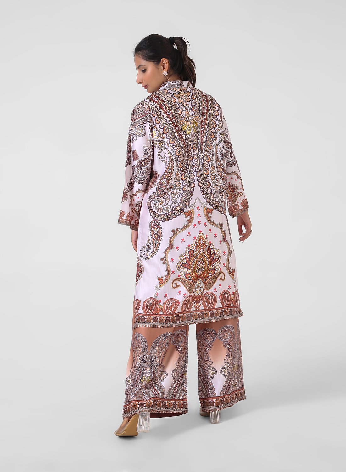 paisley print co‑ord set, satin feel kurta pants set, women’s printed kurta with wide leg pants, travel friendly outfit for women, mandarin collar kurta set, border print co‑ord, lightweight statement set.