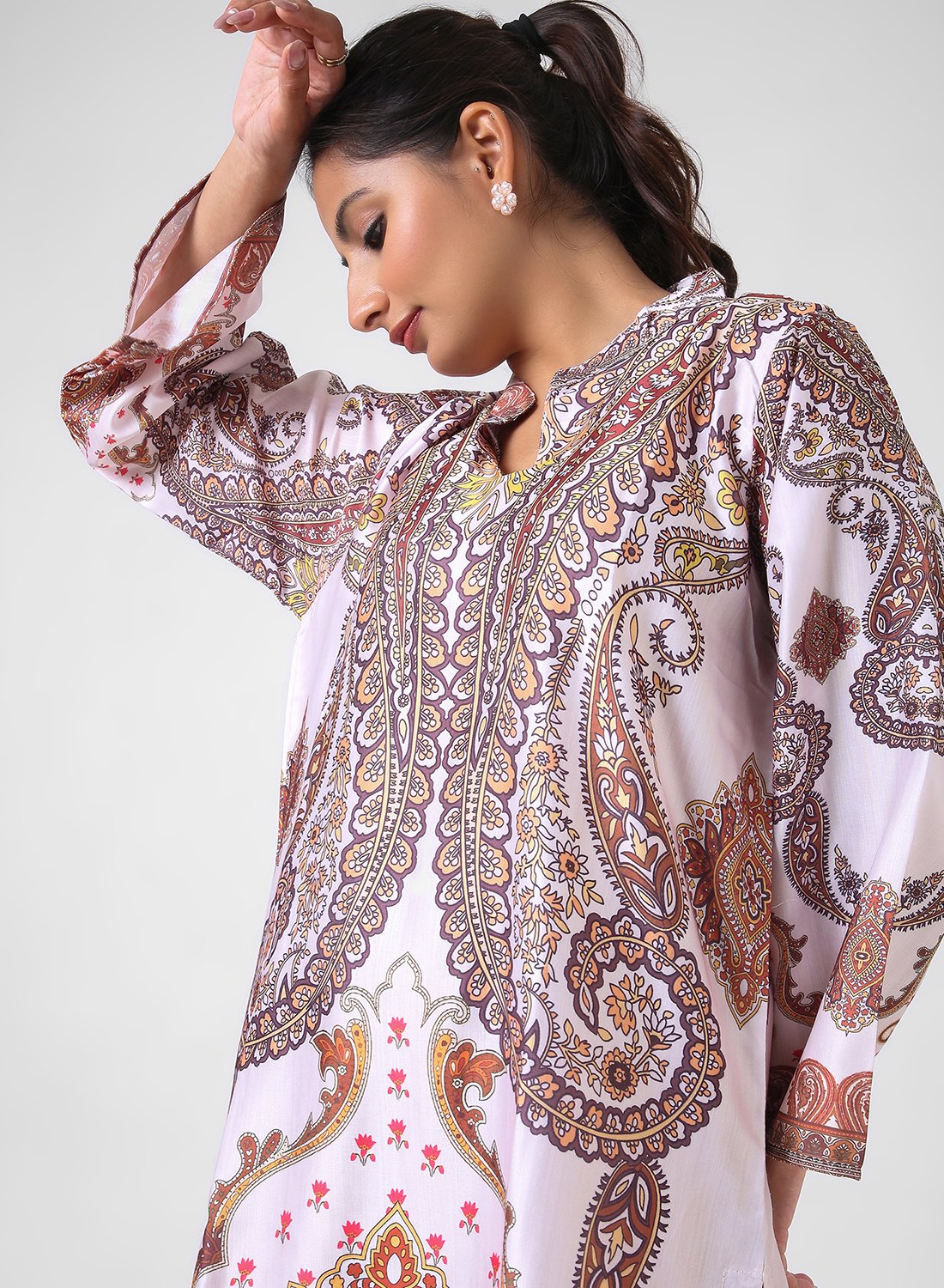 paisley print co‑ord set, satin feel kurta pants set, women’s printed kurta with wide leg pants, travel friendly outfit for women, mandarin collar kurta set, border print co‑ord, lightweight statement set.