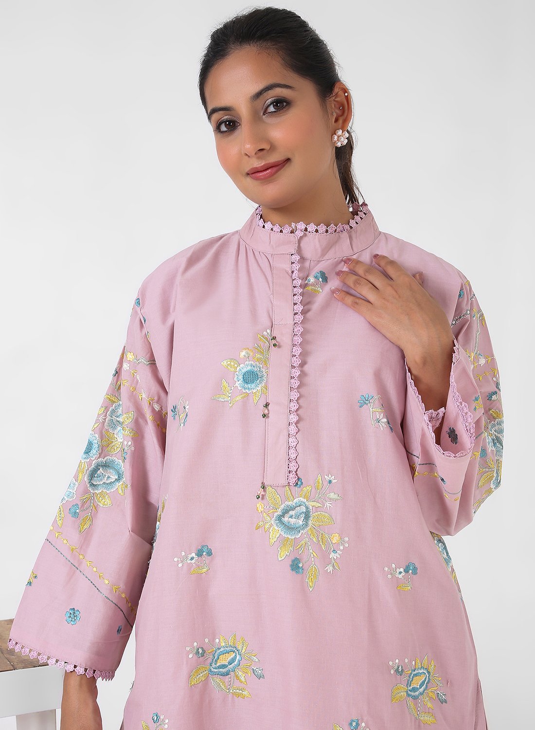 dusty rose embroidered kurta set, cotton kurta palazzo for women, mandarin collar kurta, breathable summer ethnic wear, floral threadwork kurta, wide‑leg palazzo co‑ord, everyday office wear set.