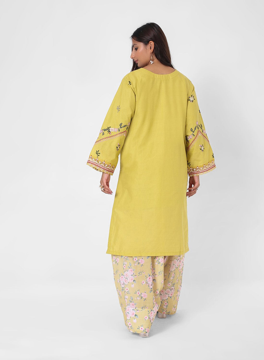 mustard printed suit set, cotton kurta pant dupatta, floral print kurta set, lightweight summer ethnic wear, contrast dupatta outfit, relaxed straight kurta set, travel friendly Indian suit.