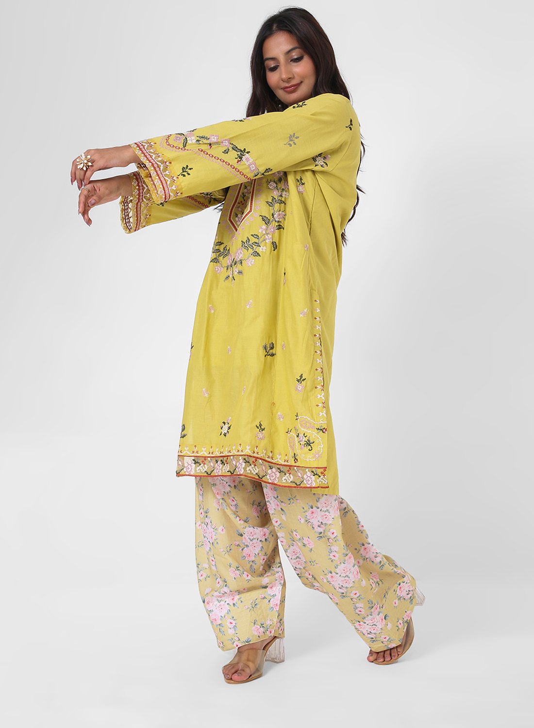 mustard printed suit set, cotton kurta pant dupatta, floral print kurta set, lightweight summer ethnic wear, contrast dupatta outfit, relaxed straight kurta set, travel friendly Indian suit.