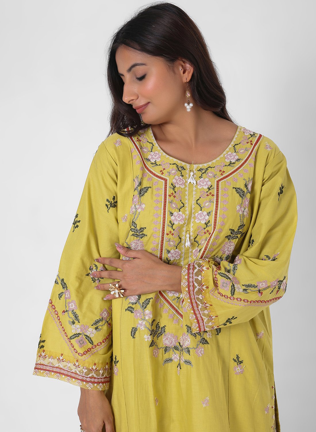 mustard printed suit set, cotton kurta pant dupatta, floral print kurta set, lightweight summer ethnic wear, contrast dupatta outfit, relaxed straight kurta set, travel friendly Indian suit.